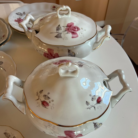 an exquisite porcelain china dining set, made in Poland in 1980. - Picture 2 of 16